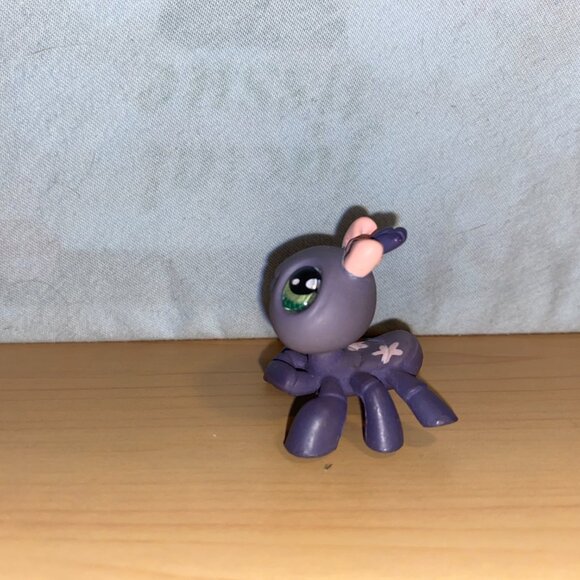 Littlest Pet Shop LPS Purple Pink Bow Glass Eyed Spider 329 - Picture 2 of 5